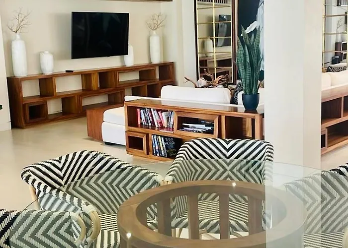 Apartment Beautiful 2bed, 3bath, Pools And Views!