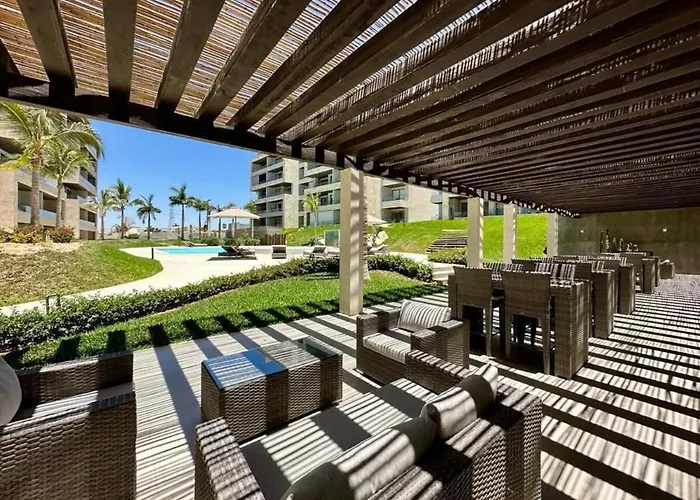 Beautiful 2bed, 3bath, Pools And Views! *